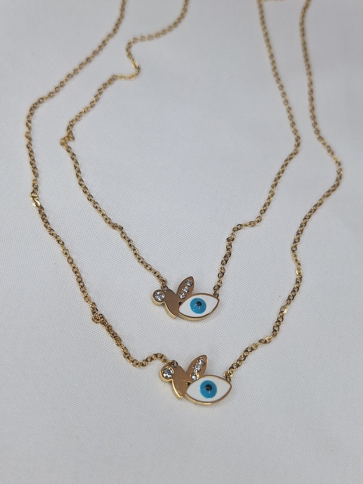 Eye pendant necklace