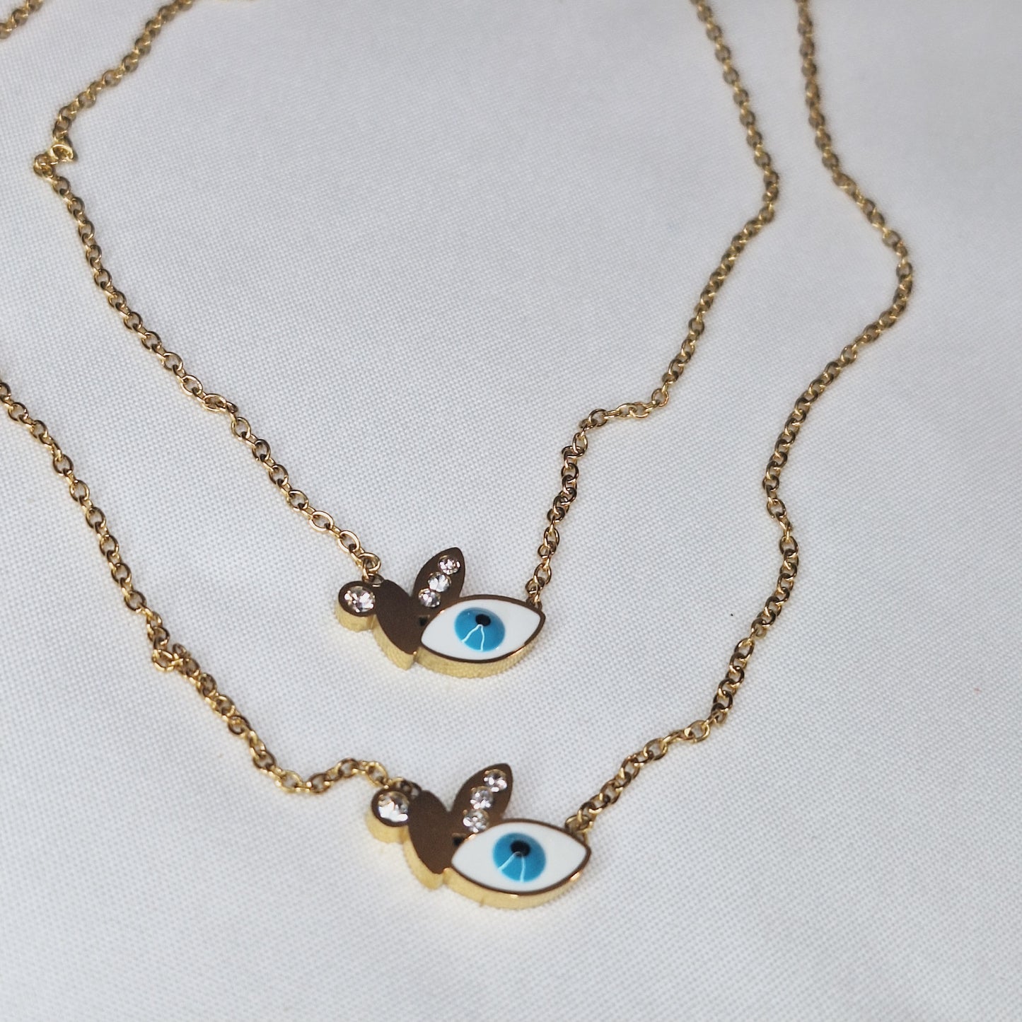 Eye pendant necklace