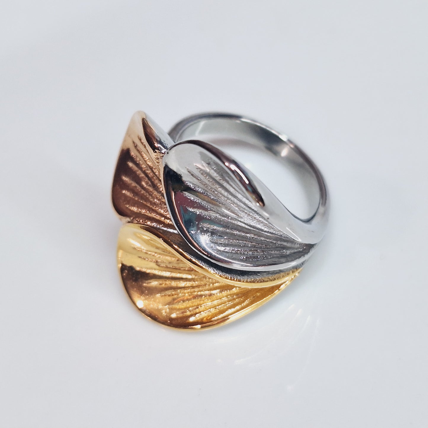 Lirio ring
