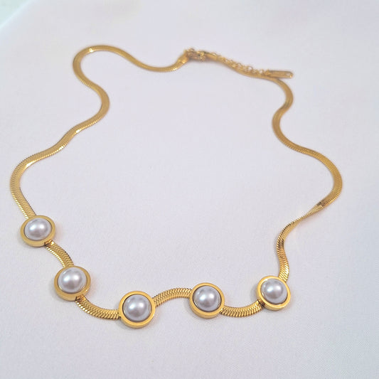 Snake pearl collar