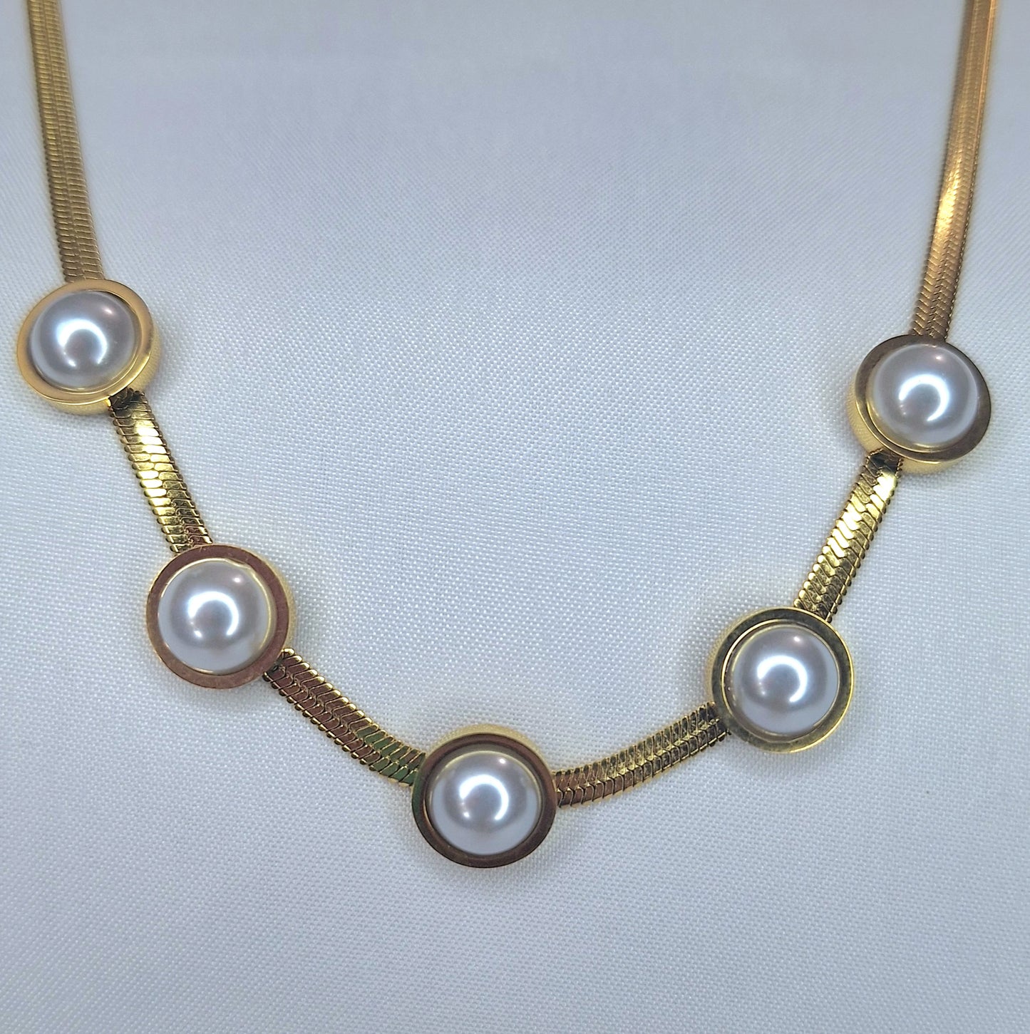 Snake pearl collar